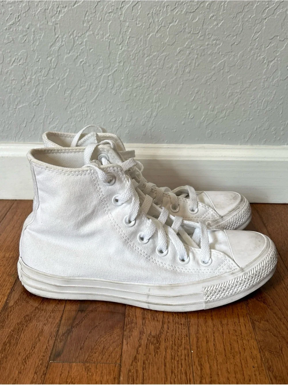 Converse Chuck Taylor Sneakers High Top Shoes Women’s Size 7 White - Picture 5 of 11